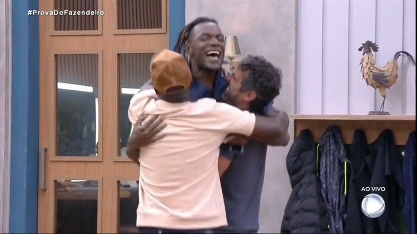 Vídeo: Novo Fazendeiro! Pelé retorna à sede cantando música de André | A Fazenda 14