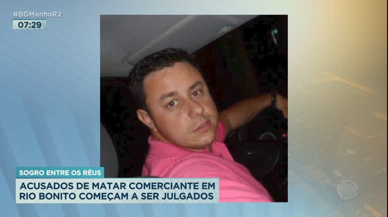 Vídeo: Começa o julgamento de acusados de matar comerciante em Rio Bonito (RJ)