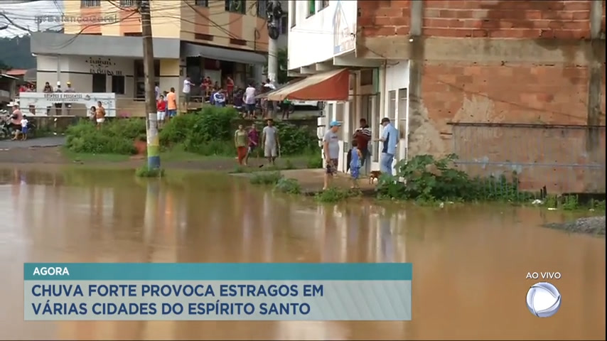 Vídeo: Chuva deixa moradores ilhados no ES