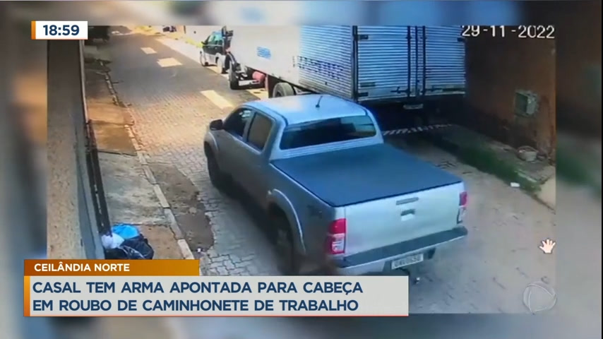 Vídeo: Trio rende família e rouba caminhonete no DF
