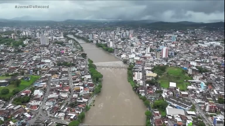Vídeo: Doze cidades da Bahia decretam estado de emergência por causa da chuva