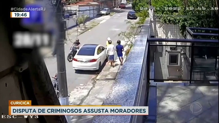 Vídeo: Disputa de criminosos assusta moradores em Curicica, na zona oeste do Rio