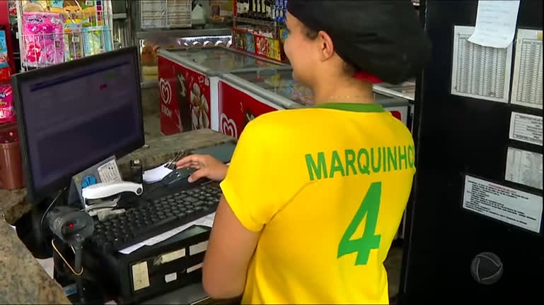 Vídeo: Padaria de São Paulo faz homenagem ao zagueiro Marquinhos