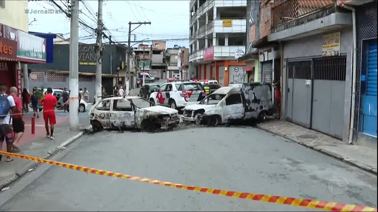 Vídeo: Homens armados explodem caixas eletrônicos, incendeiam carros e causam pânico em SP