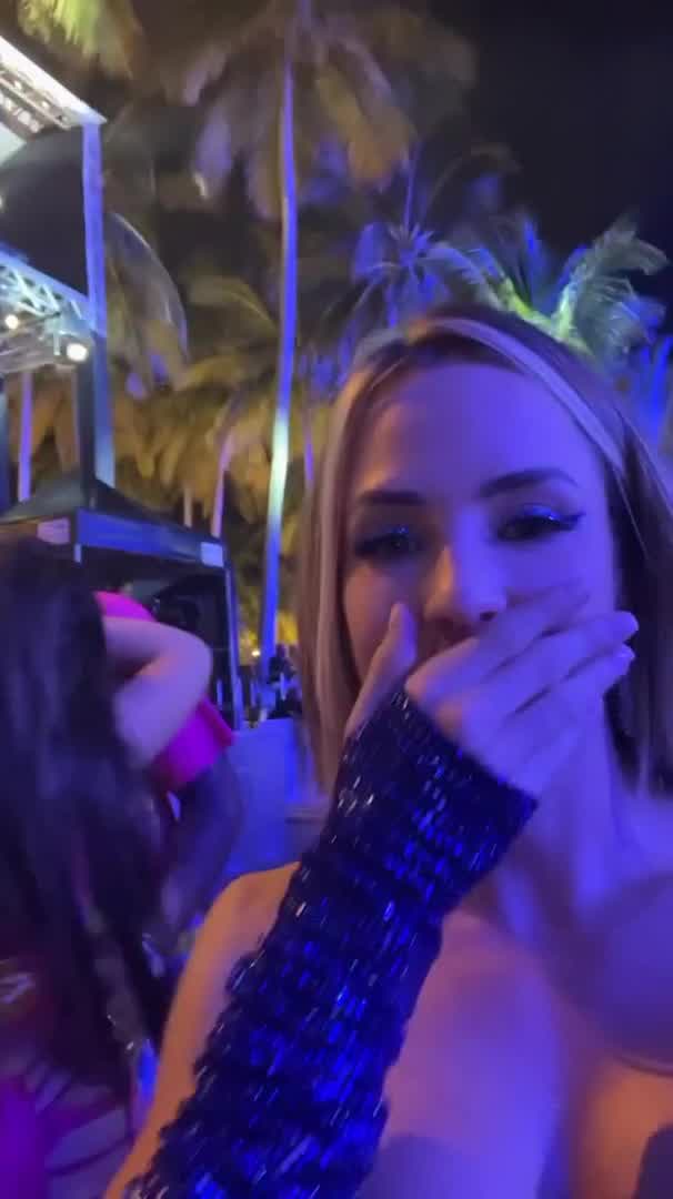 Vídeo: Cantora Gabi Martins filma amiga beijando seu ex Gui Napolitano durante a Farofa da GKay