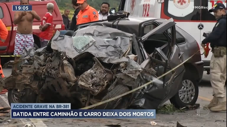 Vídeo: Batida entre caminhão e carro deixa dois mortos na BR-381
