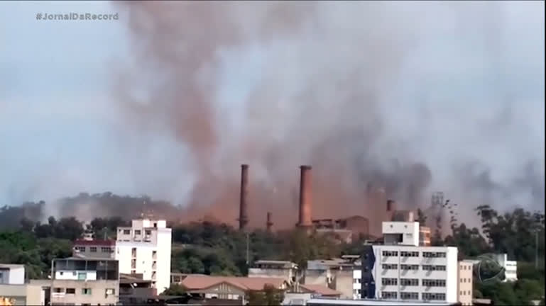 Vídeo: Vazamento de gás intoxica 15 pessoas em empresa siderúrgica de Minas Gerais