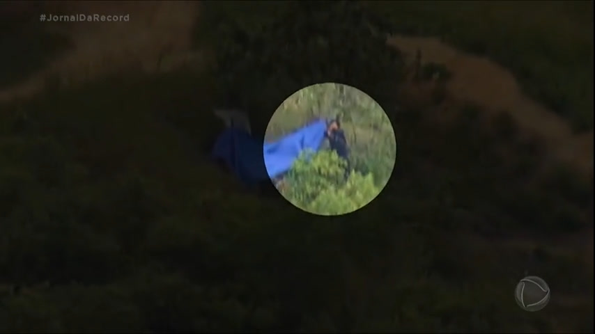 Vídeo: Criminosos atiram contra helicóptero da Record TV no Rio de Janeiro