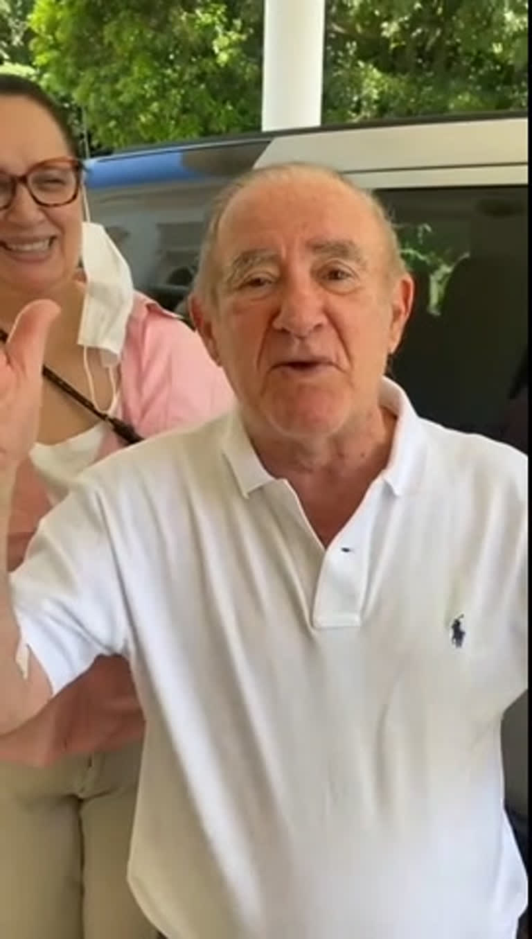 Vídeo: Vídeo: Renato Aragão recebe alta do hospital