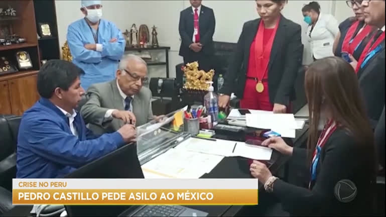 Vídeo: Presidente destituído do Peru pede asilo ao México