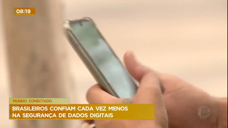 Vídeo: Levantamento revela que 18% dos brasileiros com smartphone já tiveram algum serviço digital invadido