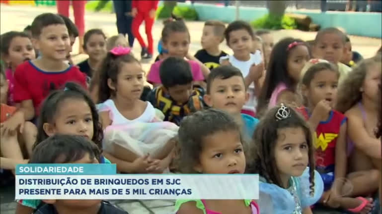 Vídeo: Crianças da Rede Municipal de Ensino de São José ganham surpresa