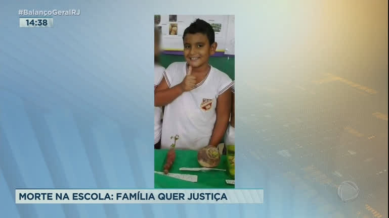 Vídeo: Família pede justiça por menino que morreu em escola há oito anos no Rio