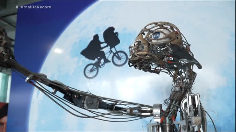 Vídeo: Boneco original do filme E.T. É leiloado por quase R$ 14 milhões