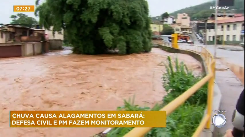 Vídeo: Chuva causa transbordamento de rios e alagamentos em Sabará (MG)