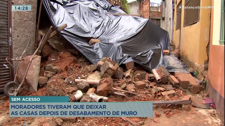 Vídeo: Moradores tiveram que deixar as casas depois de desabamento de muro na Grande BH