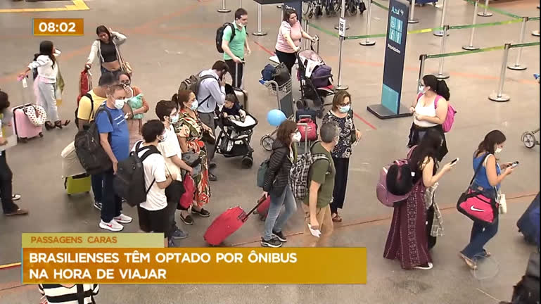 Vídeo: Devido aos preços altos, passageiros trocam avião por ônibus