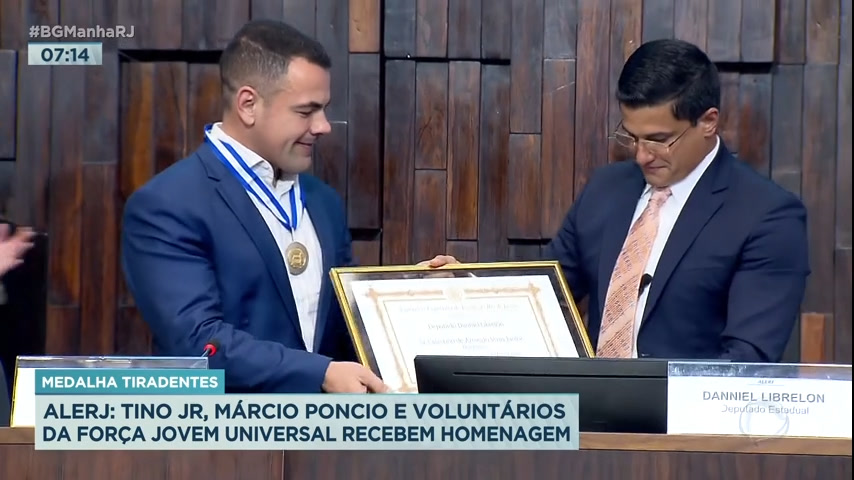 Vídeo: Tino Junior, Márcio Poncio e voluntários da Força Jovem Universal recebem a medalha Tiradentes