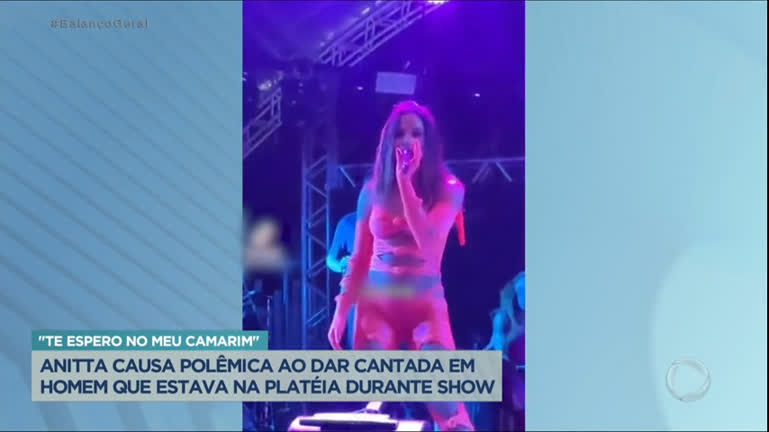 Vídeo: Anitta encontra com affair em show e dá cantada