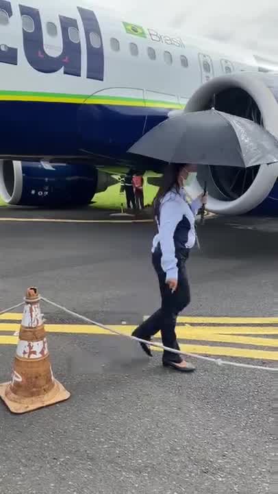 Vídeo: Manobra errada de avião da Azul no aeroporto de Uberlândia (MG)