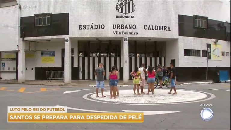 Vídeo: Fãs começam a chegar em Santos para homenagear Pelé