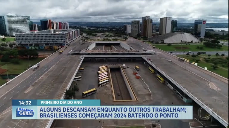 Vídeo: Alguns descansam enquanto outros trabalham; brasilienses começaram 2024 batendo ponto