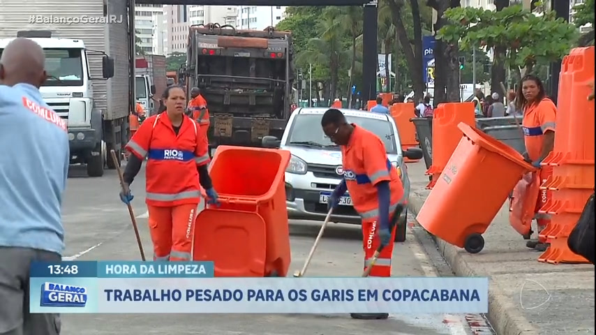 Vídeo: Comlurb faz força-tarefa para limpar Copacabana depois do Réveillon