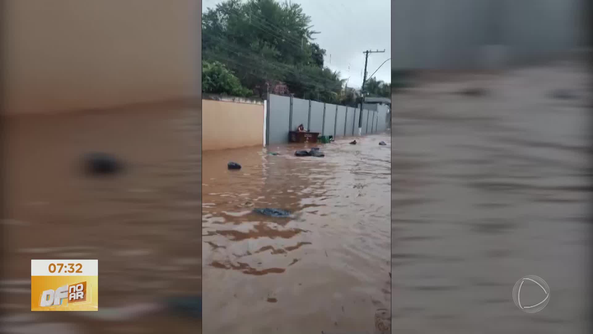 Vídeo: Chuva forte causa estragos em Arniqueira