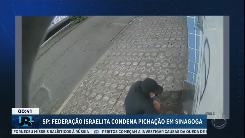 Vídeo: Homem é flagrado pichando sinagoga em São Paulo