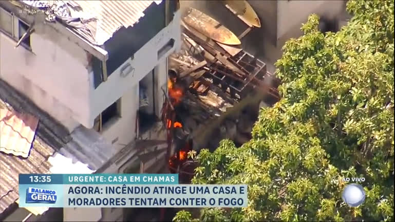 Vídeo: Incêndio atinge residência na zona oeste do Rio