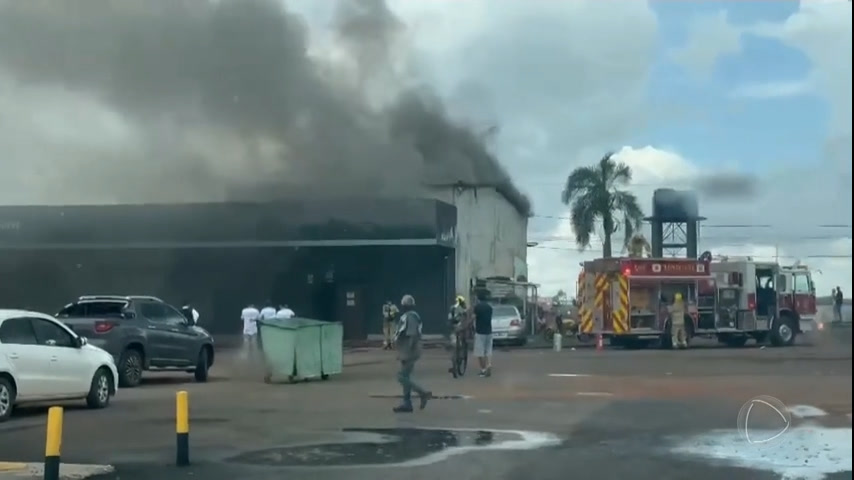 Vídeo: Lanchonete pega fogo na Ponte Alta Norte do Gama (DF)