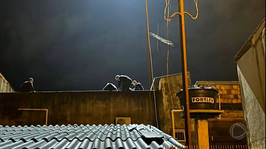 Vídeo: Homem suspeito de furtar comércios em São Sebastião (DF) é encontrado dentro de caixa d'água
