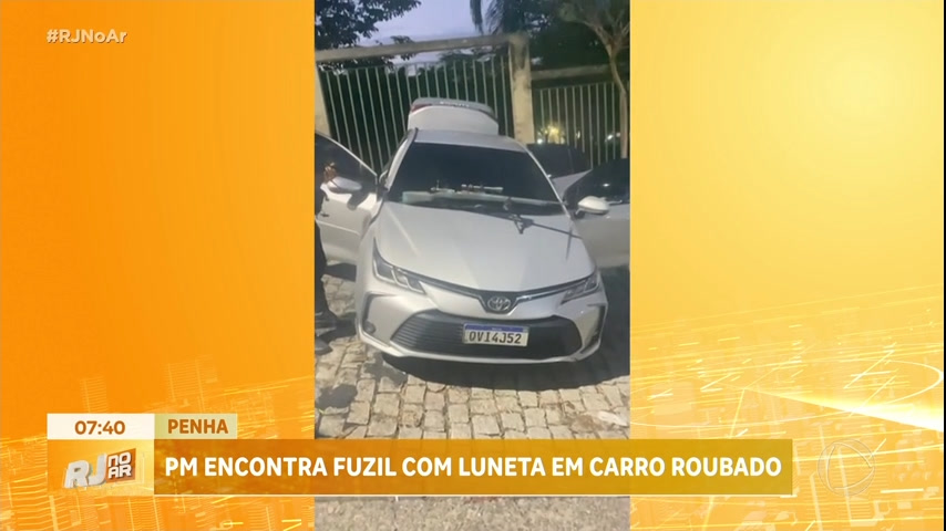 Vídeo: Policia encontra fuzil com luneta dentro de carro roubado na zona norte do Rio