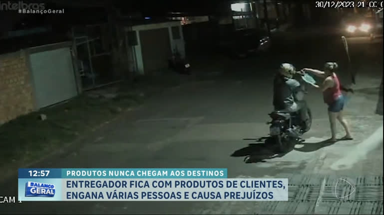 Vídeo: Alerta de golpe: motociclista recebe produtos para entrega, cancela a corrida e some