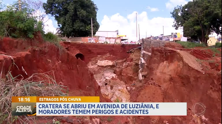 Vídeo: Cratera se abre em avenida comercial no Jardim Ingá (GO) e assusta moradores