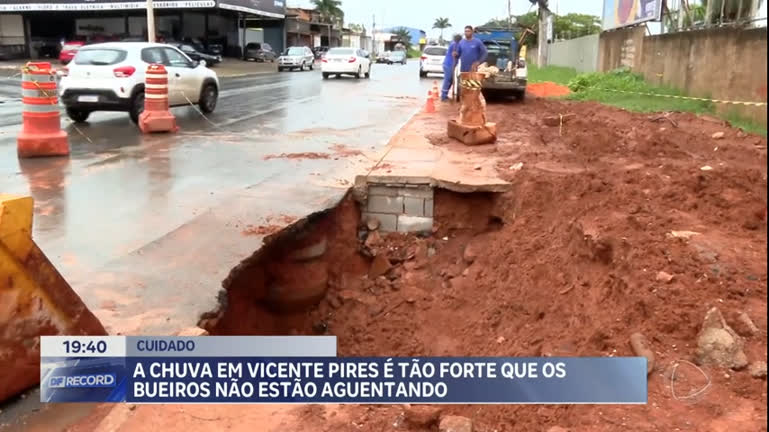 Vídeo: Chuvas do final de semana deixa estrago em Vicente Pires (DF)