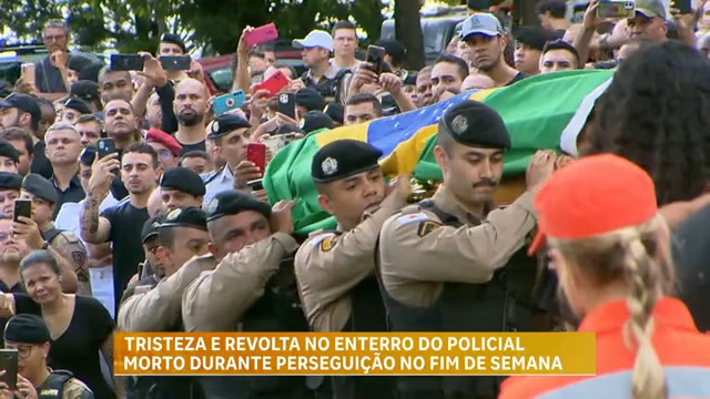 Vídeo: Enterro do sargento morto durante perseguição policial é marcado por emoção, em BH