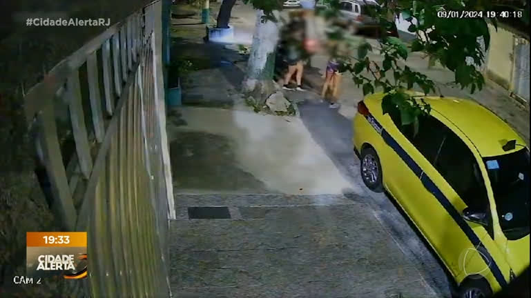 Vídeo: Câmeras de segurança registram roubo na zona oeste do Rio