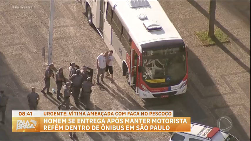 Vídeo: Criminoso se entrega após manter motorista de ônibus refém no ABC Paulista