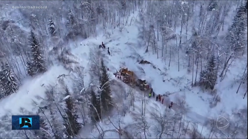 Vídeo: Nevascas e avalanches na China deixam quase 350 km de pistas obstruídas