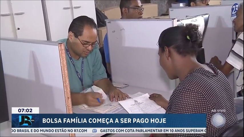 Vídeo: Beneficiários começam a receber o Bolsa Família nesta quinta (18)
