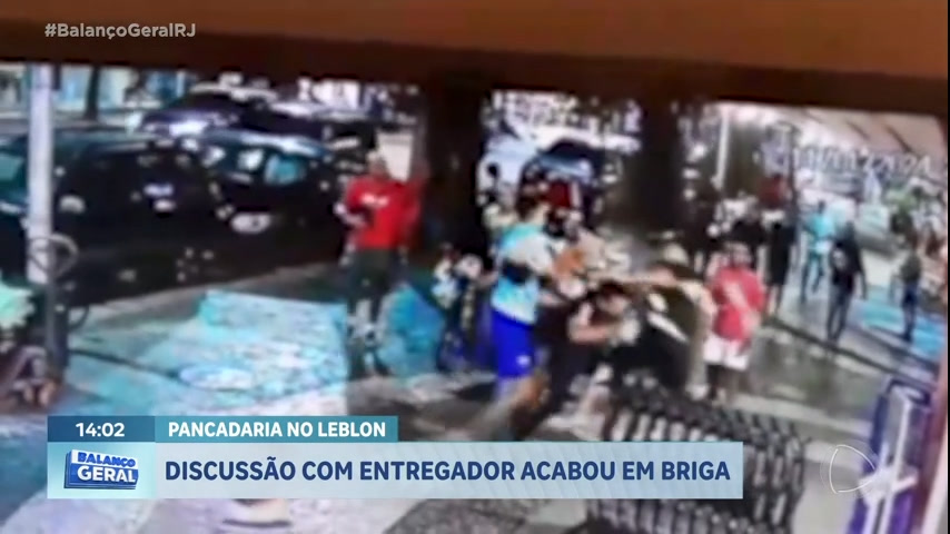 Vídeo: Câmera de segurança registra briga entre entregador e pedestre na zona sul do Rio