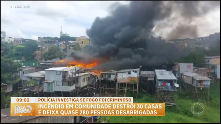 Vídeo: Incêndio em comunidade de Manaus destrói 30 casas e deixa quase 280 pessoas desabrigadas