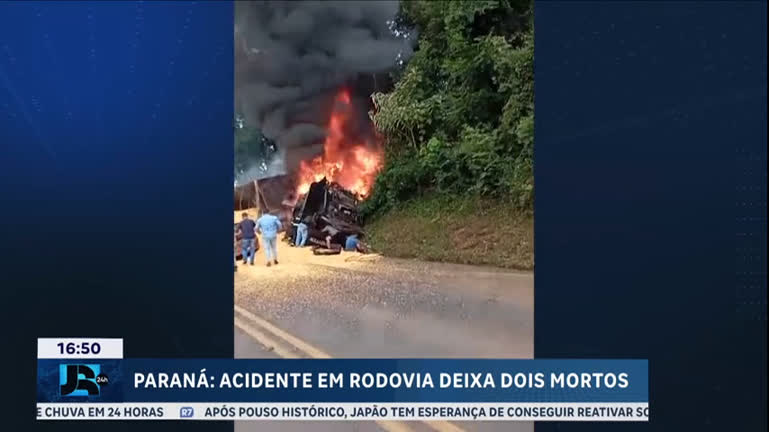 Vídeo: Acidente entre caminhões mata duas pessoas no PR