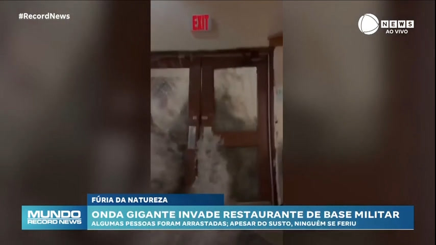 Vídeo: Onda gigante invade restaurante de uma das bases militares dos EUA