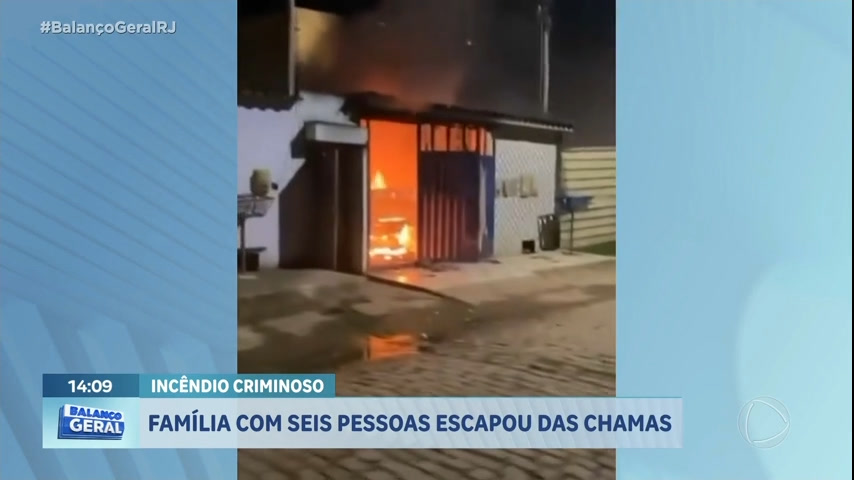 Vídeo: Incêndio destrói casa em Macaé (RJ); polícia investiga e suspeita de ato criminoso