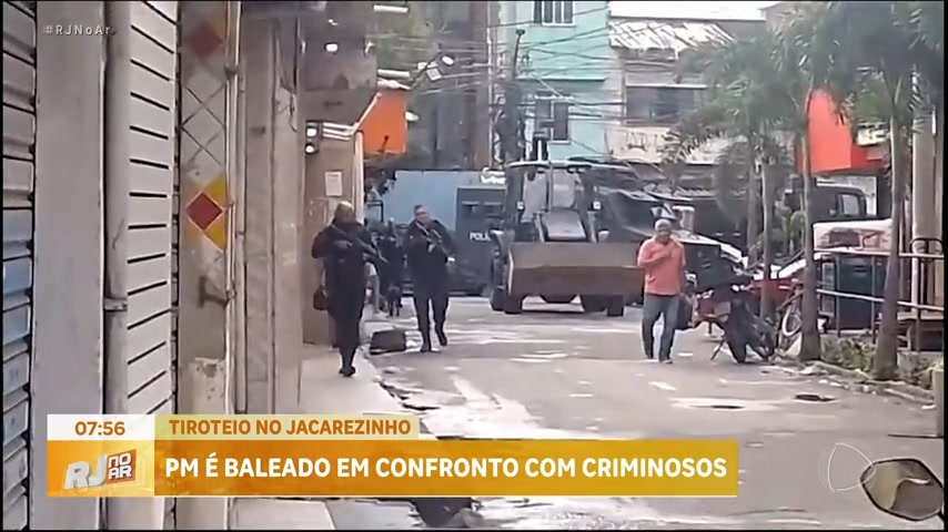 Vídeo: PM é baleado durante confronto no Jacarezinho (RJ)