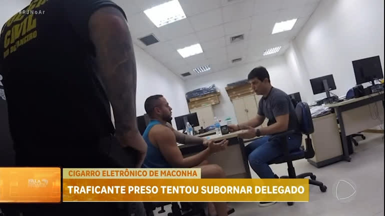 Vídeo: Vídeo: Traficante de drogas tenta subornar delegado para não ser preso na zona norte do Rio