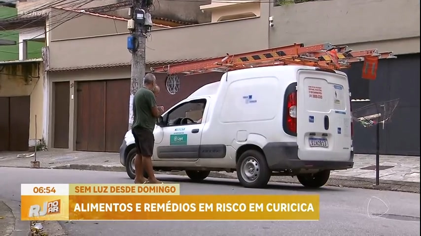 Vídeo: Moradores reclamam da falta de luz na zona oeste do Rio
