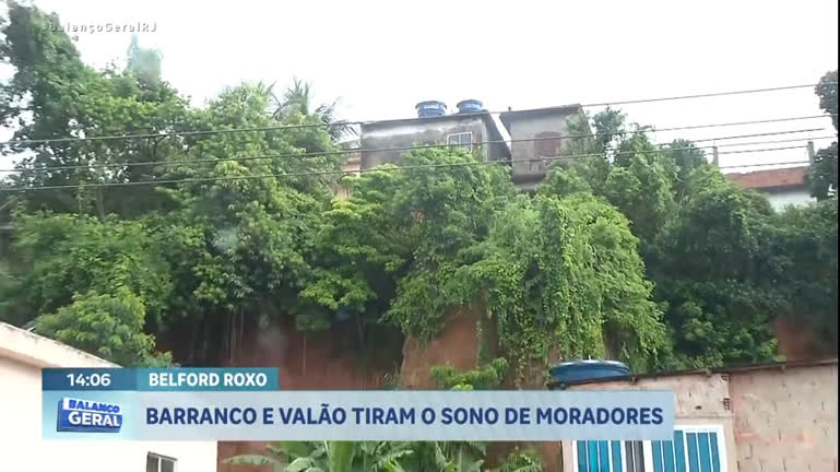 Vídeo: Risco de barranco deslizar preocupa moradores na Baixada Fluminense